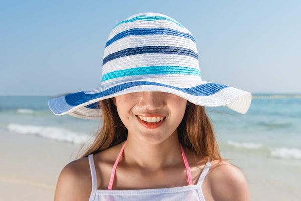 PHYSICAL AND CHEMICAL SPF: WHAT'S THE DIFF?